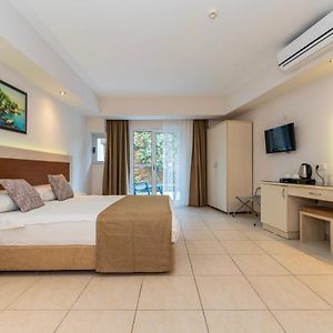 Zimmer mit Kingsize-Bett
